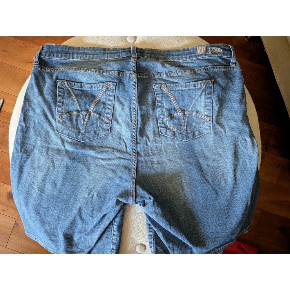 KUT From the Kloth Reese Denim Stretch Comfort Shorts Medium Wash Size 20w - Picture 3 of 4